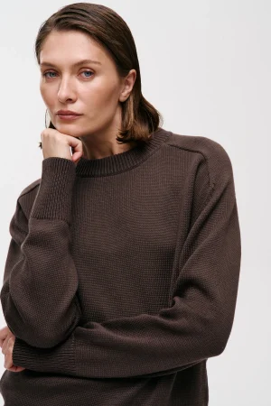 sweater-basic-chocolate-05