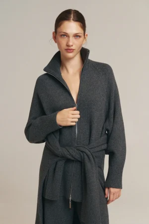 Blanche-darkgrey-2