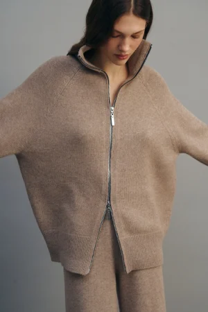 suit-blanche-beige-12